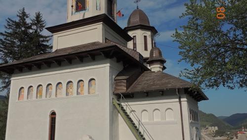 Biserica - vedere exterioară